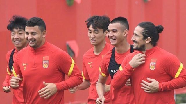 中国足球|归化国脚炮轰足协!揪出最大水货,拖国足后腿让李霄鹏寒心