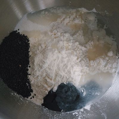 黑芝麻奶酥面包