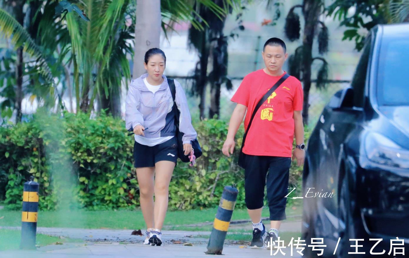 教练|恩师常伴左右,孙颖莎到了正式比赛当中,谁会做场外指导?