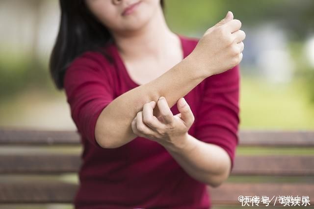 微胖女生的身材特点肉肉的脸显胖,双下巴显臃肿,麒麟臂很难遮