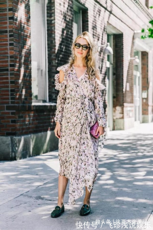 穿搭 女人过了50岁，建议少穿高跟鞋多穿这3种鞋，时髦舒适还百搭