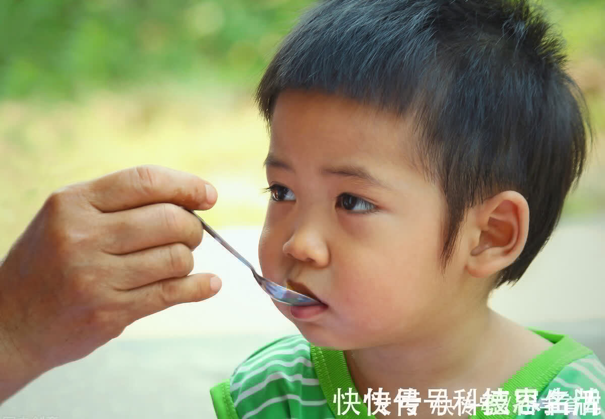 长高|睡前影响身体“长高”的2件事,家长别让孩子做,妨碍孩子长高个