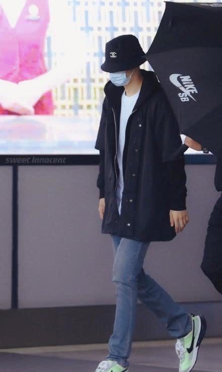 王一博行程太赶，北海长沙两头跑，时间紧吃饭这样解决惹人心疼