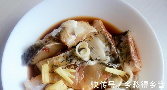 焦内里|秋后,这鱼要多吃,搭配多样的香料制作,熏鱼外皮焦内里嫩快来学!