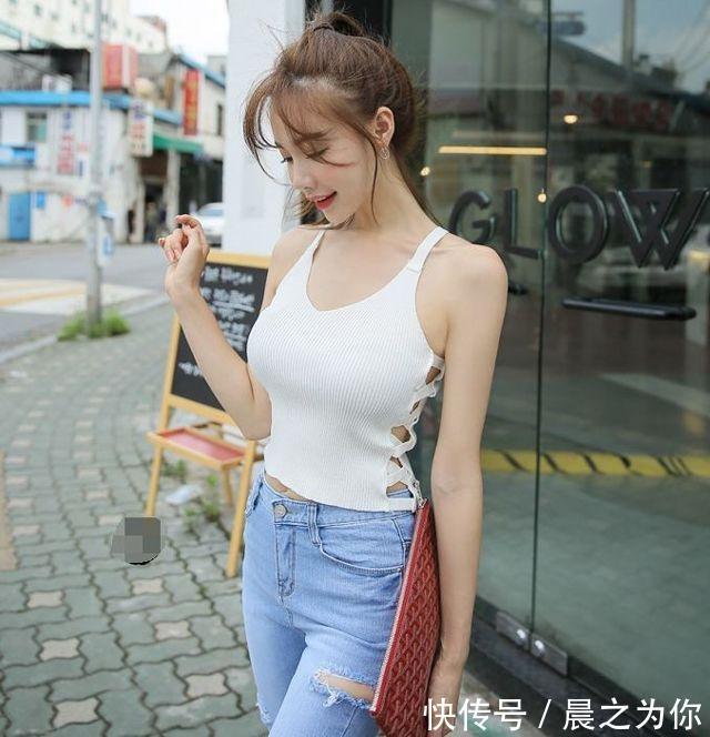 美女 -微胖牛仔裤美女,搭配紧身上衣,散发着女人的韵味