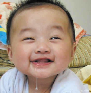 唾液|睡觉“流口水”,是睡的香可能是身体发来的健康“警告”