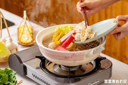 却不是当地小吃的，得知要10万加盟费后，先吃干锅鸡肉