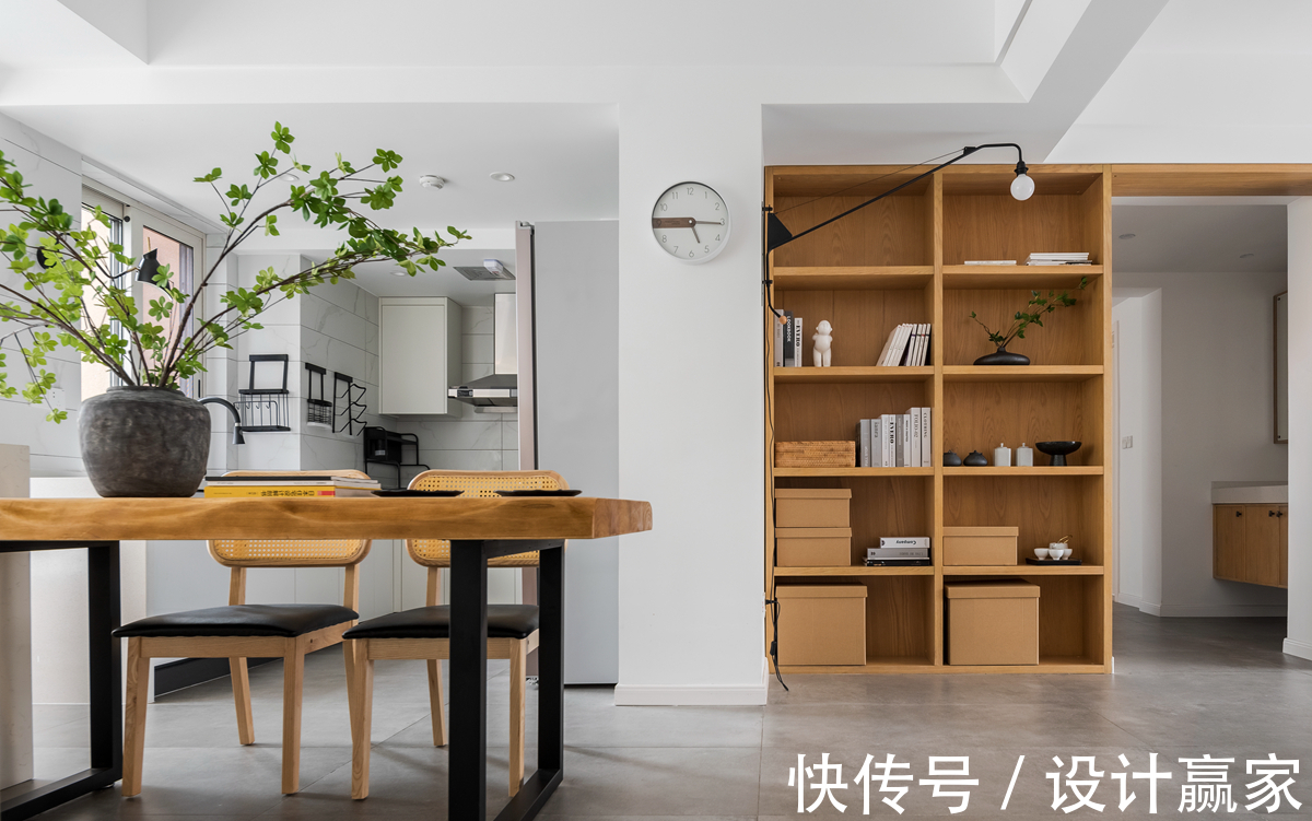 自然风|200㎡原木自然风，餐岛一体+超大书墙，住着温馨的一家四口