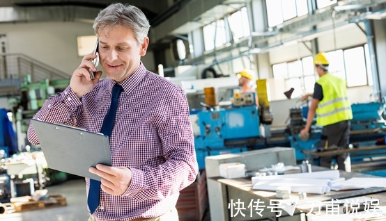 阳明|老中医推荐最有效的白发转黑方,仅2味药材泡水喝,补虚又乌发