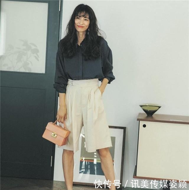 t恤|“极简风”怎么穿?日本主妇亲身示范,中年女人也能美得高级优雅