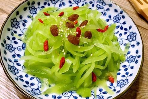 最美凉菜，一根莴笋就搞定，简单一拌，爽口入味，好吃助消化