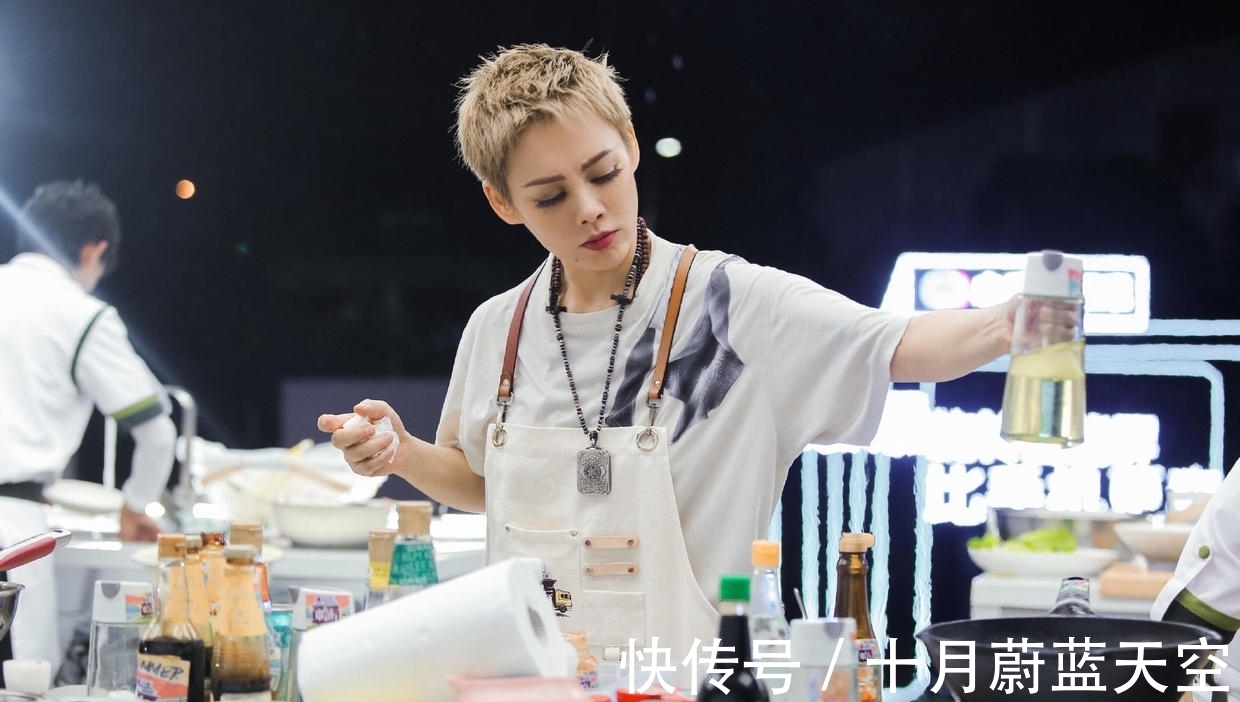 这件事|《中餐厅》：龚俊两次被夸赞，说明他在这件事上没有“作秀”