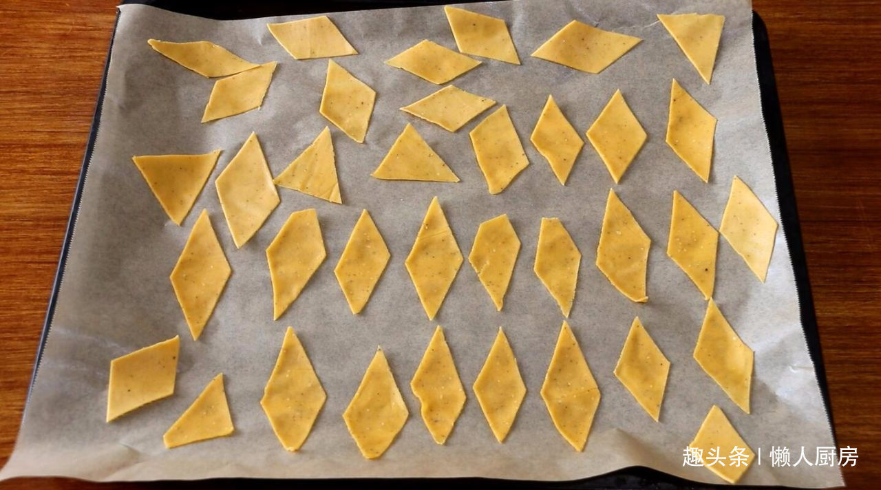 不用油炸,不加一滴水,教你用玉米粉做小零食,比薯片还好吃