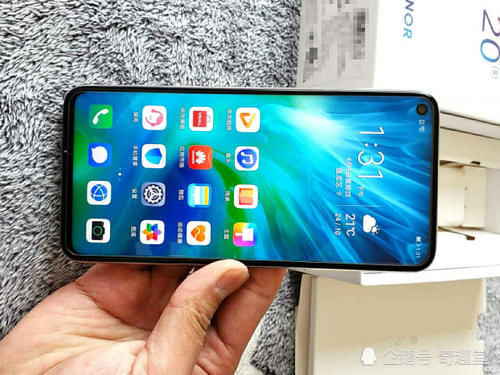 麒麟810|最香4G千元机跑分32万+轻薄机身+侧边指纹,涨价200