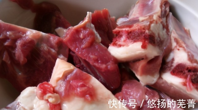 炖羊肉时，牢记“1放2不做”窍门，不腥还好吃，方法教给你！