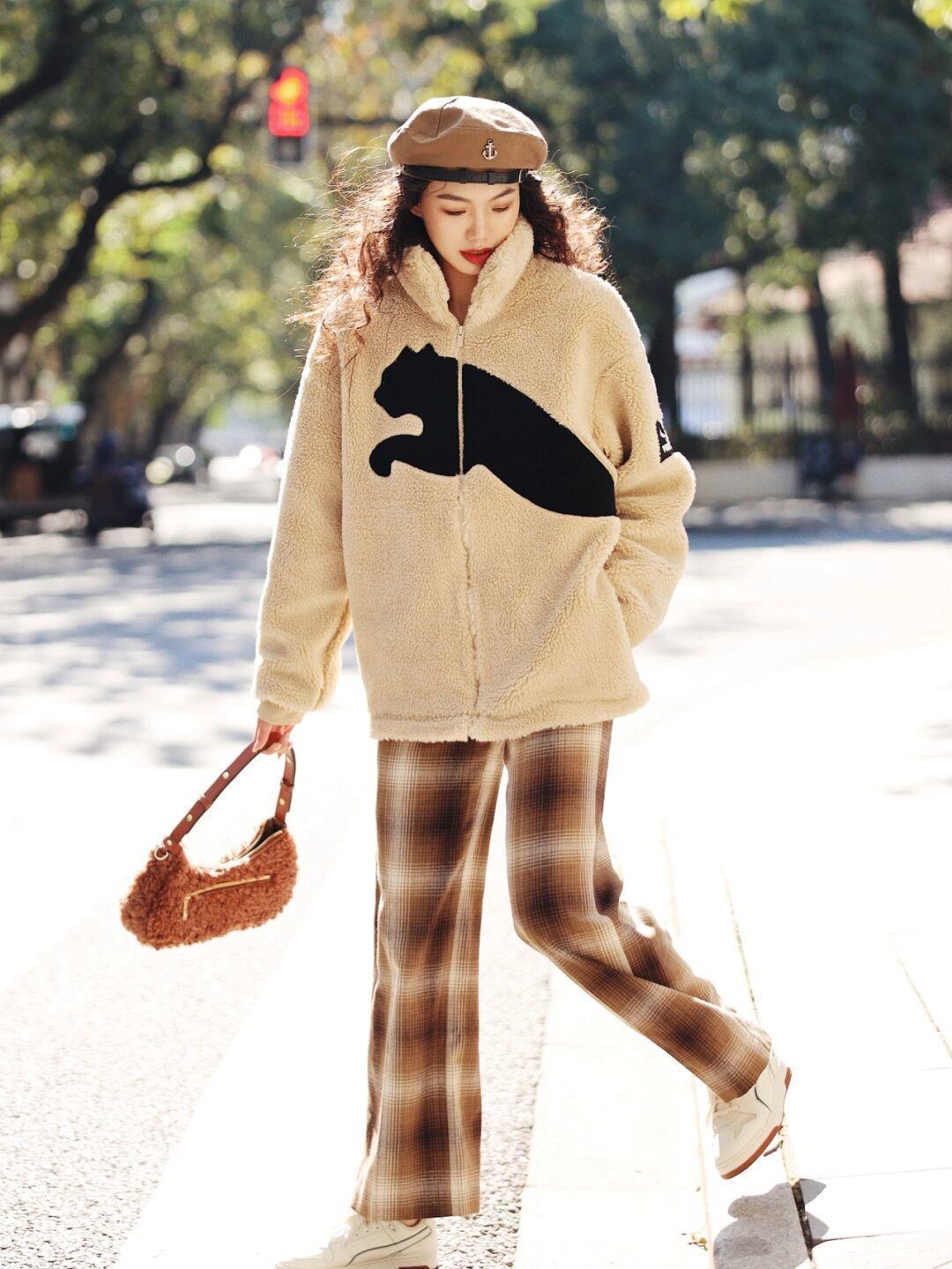 贝雷帽|“羊羔绒外套”怎么穿出高级感?秋冬学这4套穿搭技巧,高级时髦