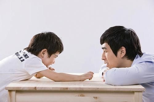 宝宝“新型学步车”火了，4个奶粉罐当“车轮”，网友：高级炫富