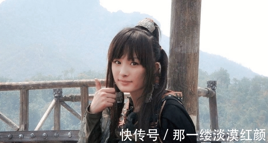 吸风饮露@杨过身边不缺佳人,他为何钟情小龙女?你看小龙女长得像哪位前辈