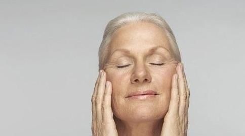 我们来了|为何年纪大了容易有老年斑,营养专家常吃两物,可能及时避免