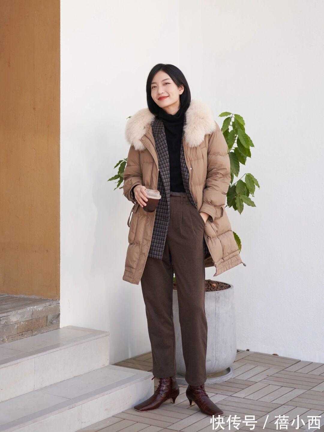 小白鞋|想穿羽绒服的女生看过来,分享4组极简风穿搭look,让你告别臃肿