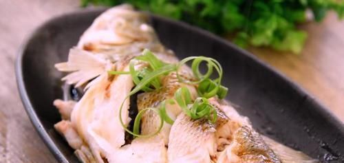 鲈鱼最经典的做法,鲜嫩可口,汤鲜味美,学会了又是一道硬菜