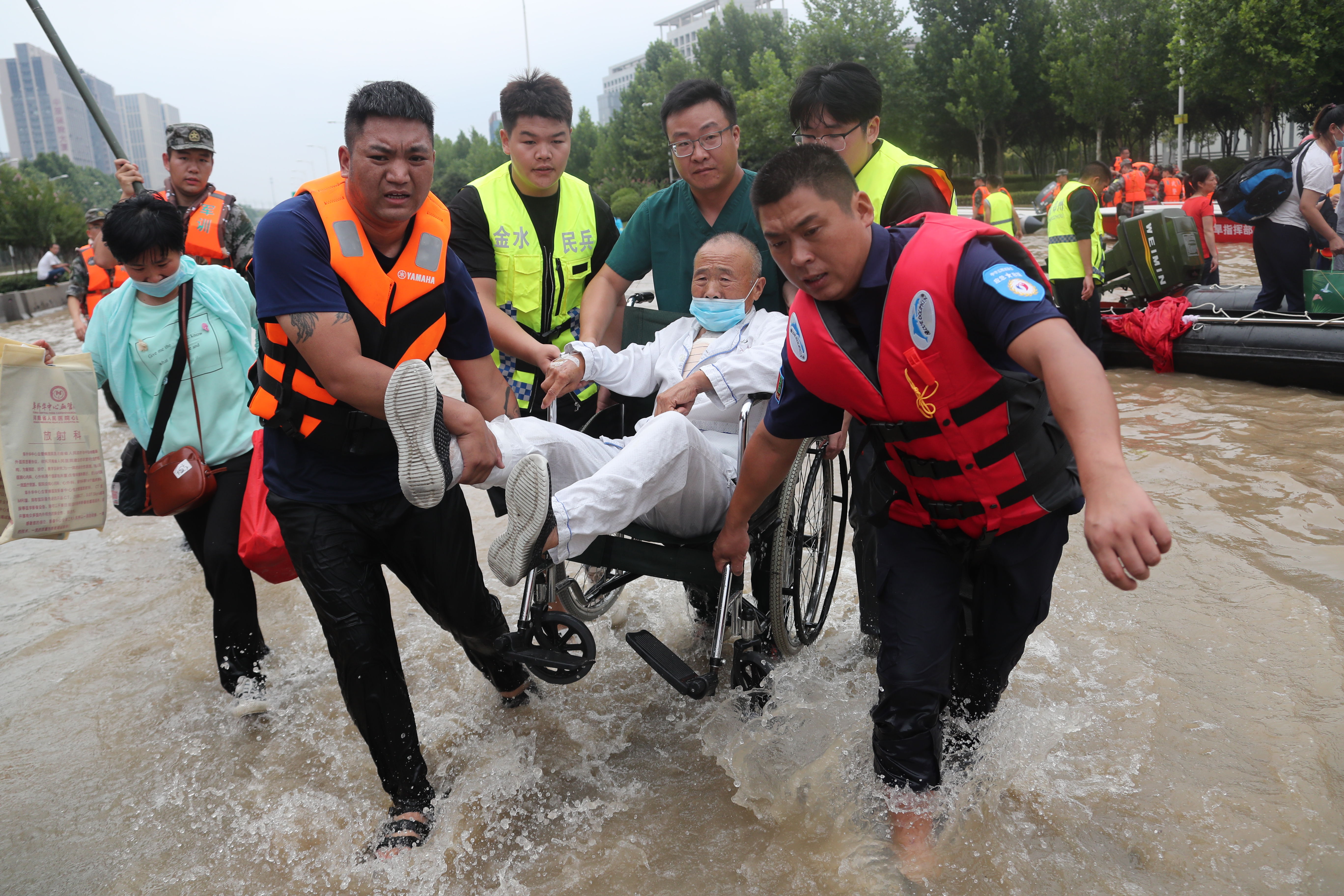 转运|中国日报记者直击阜外华中医院医患大转移