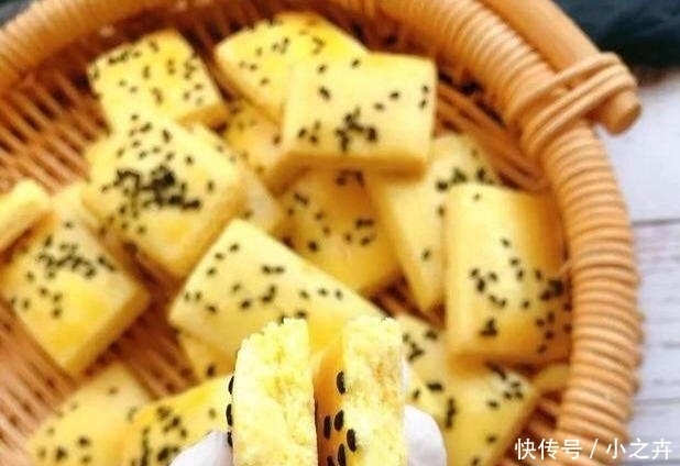 3个红薯，2个鸡蛋，教你做香甜好吃的红薯饼，做法超简单