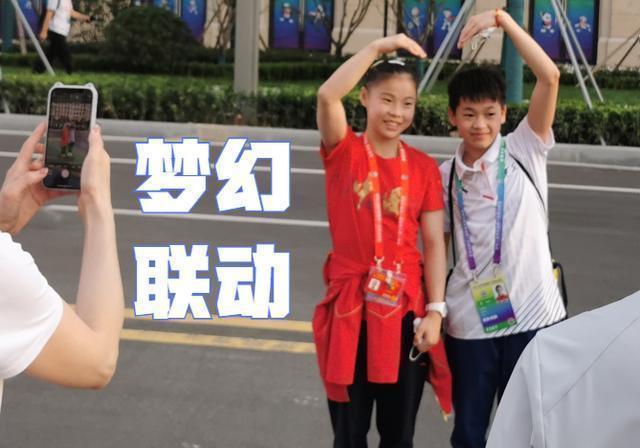 管晨辰|全红婵被管晨辰追星!管晨辰:我们来拍张照,红姐听后有些懵