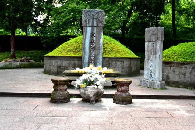 张俊|岳飞墓前原本跪着5个罪人，如今只有4个，是谁不用跪了？