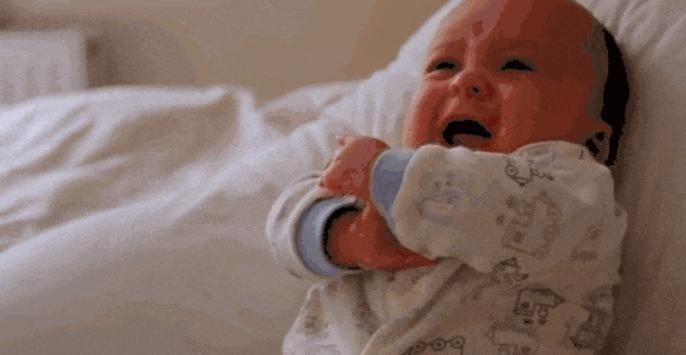 睡眠质量|宝宝吃母乳后,为何躺下就睡、一会就醒?分清“困饿”养成好作息