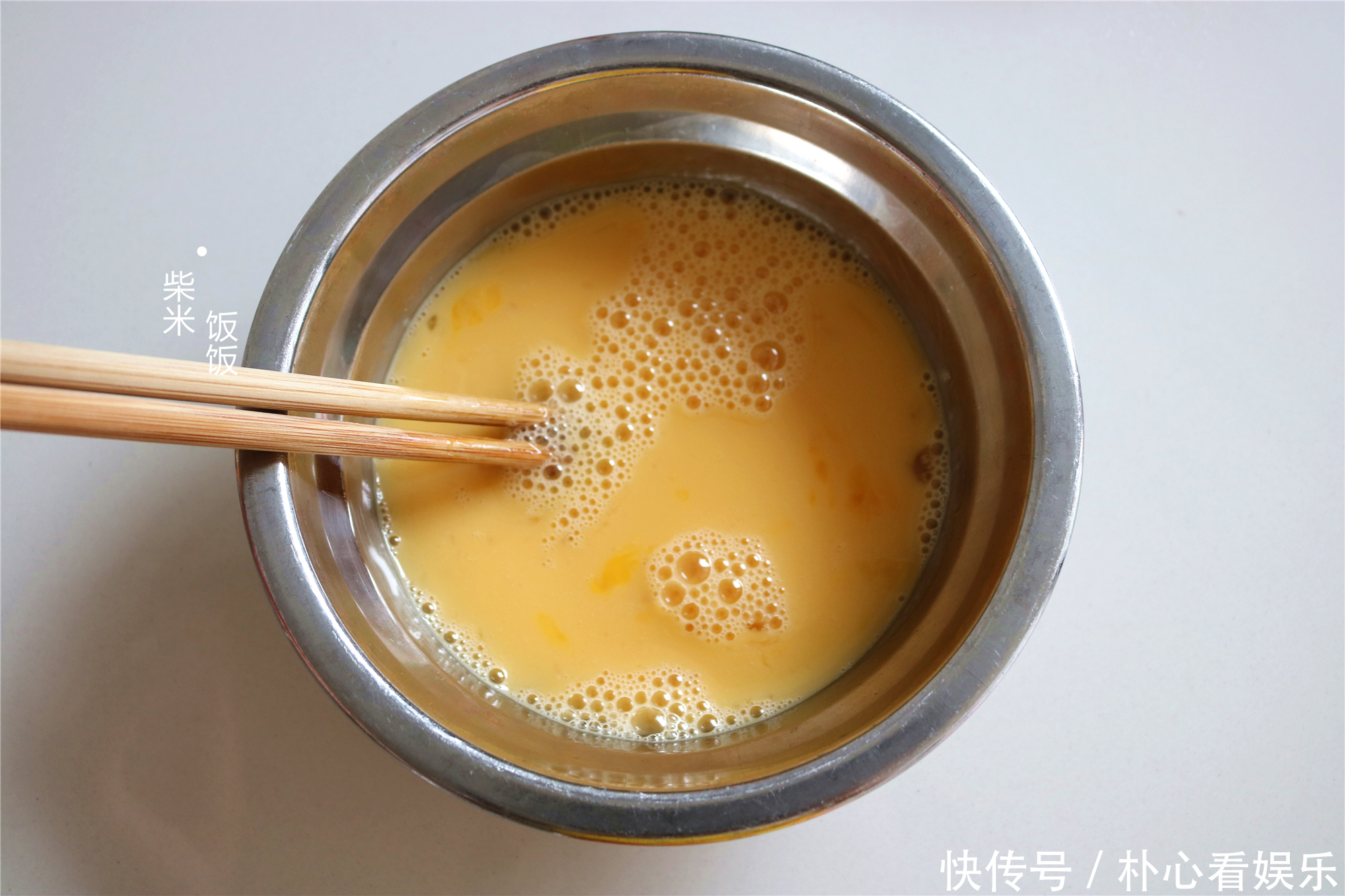 食材|这两种食材,和金针菇是绝配,大火一炒鲜美到流口水!