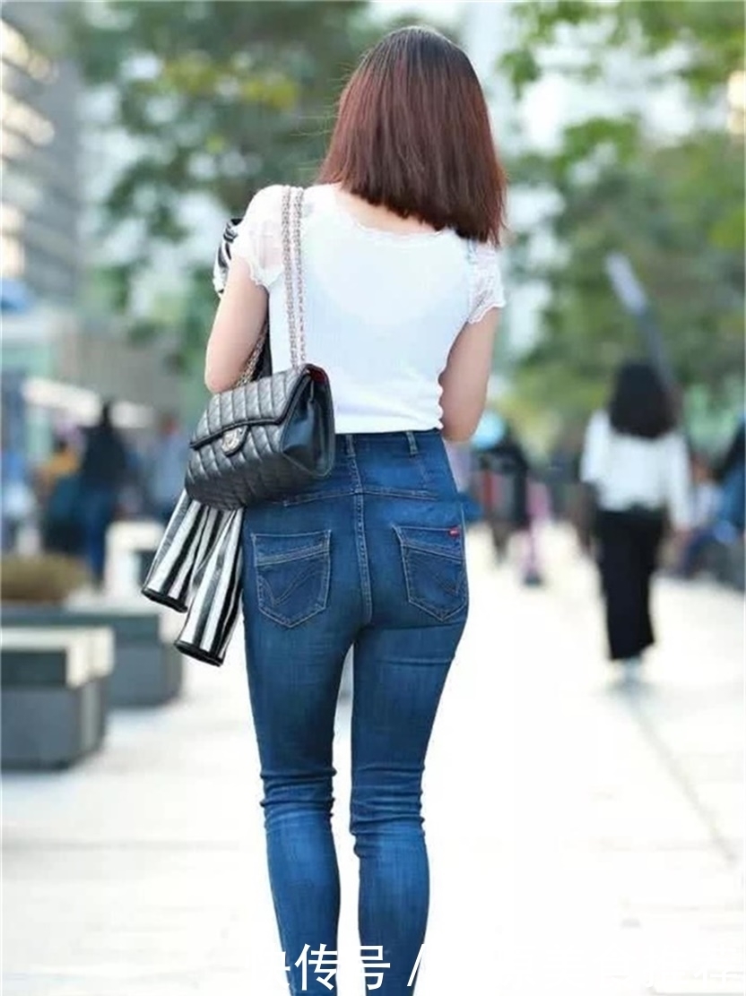 紧身裤|紧身裤穿出小姐姐的轻熟魅力,看上去优雅干练