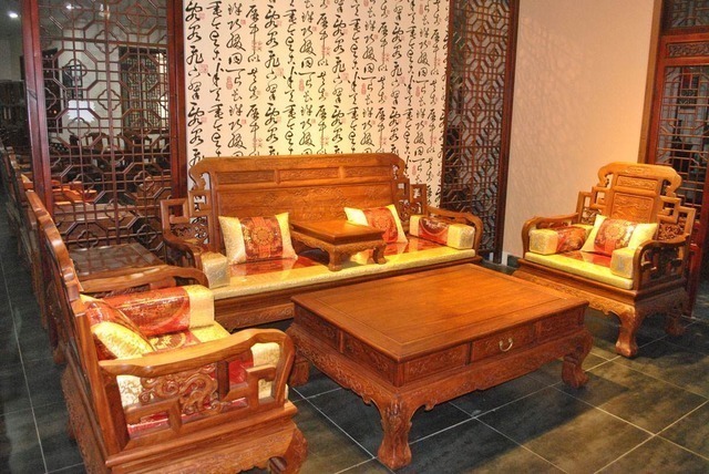 红木|越来越多人不买红木家具了,又土又难看!还不如花几千块钱这样弄