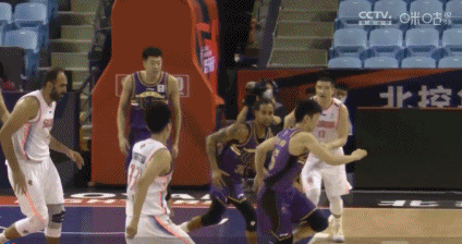 蘭茲博格|韓碩暴力犯規(guī)直接被奪權驅逐，雙方教練對罵，馬布里被吹技術犯規(guī)