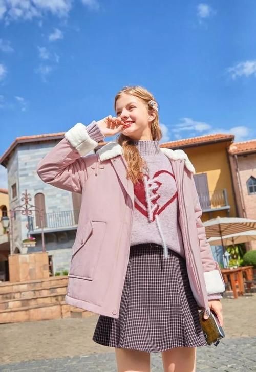 小黑裤大势已去,今年流行“小棉服+裙子”,照着穿美翻朋友圈啦