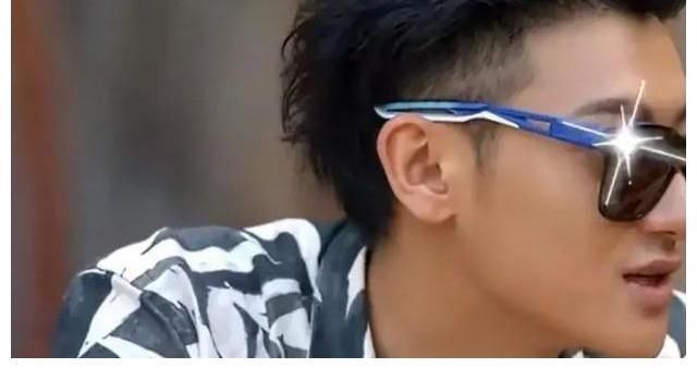 大型炫耀現(xiàn)場！黃子韜談愛情：不擔(dān)心情敵，我選的女人永遠(yuǎn)不會走