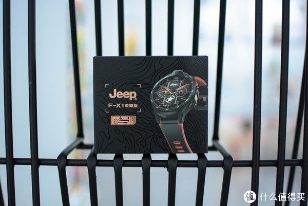 表盘|智能手表还能玩游戏看视频？Jeep 黑骑士荣耀版评测，就是个迷你手机