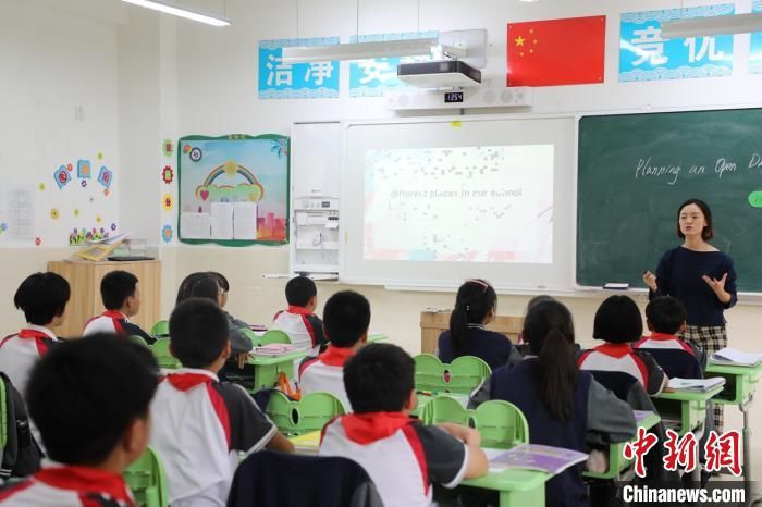 上海优质教育资源辐射郊区学生 城乡学校携手推进教育均衡发展