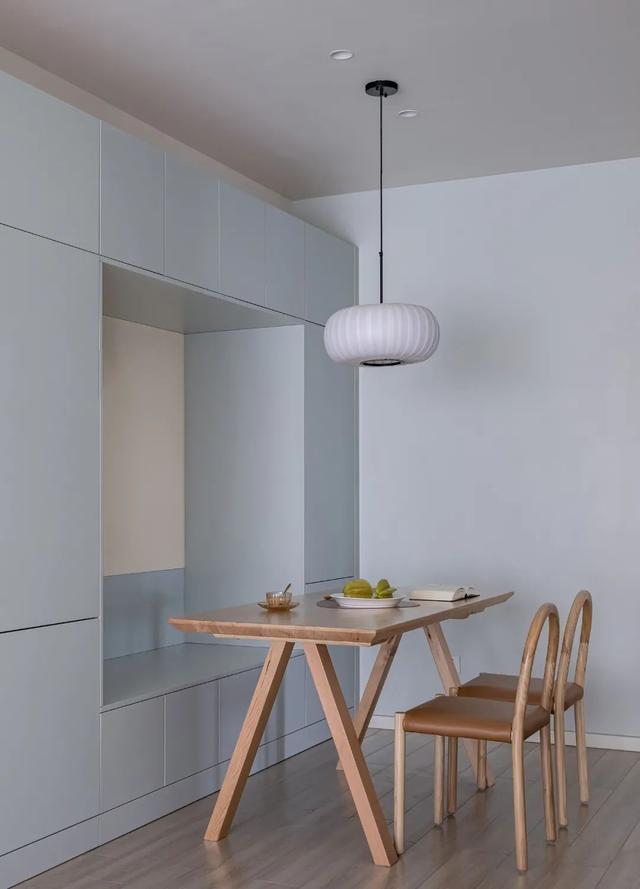 收纳|这对夫妻的“穷装风”新家,明亮又舒适,证明了越简单越美好!