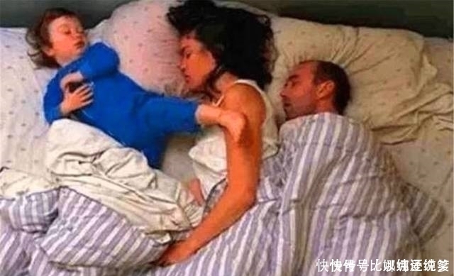 宝宝|三岁宝宝和父母一起睡觉的场面,厉害了我的宝宝!