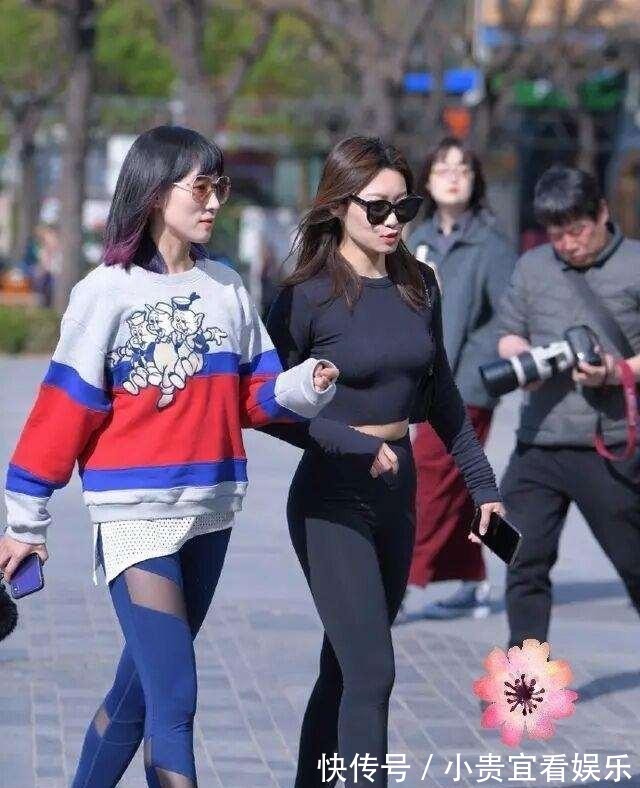 搭配|别致潮流的打底裤穿搭摩登范十足，无惧寒冷露出脚背，气质出众