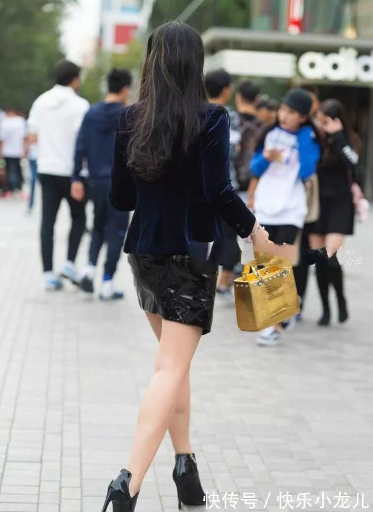 小西装 非常有气质的北方姑娘,虽然有点小肚子,但走在街上依然那么亮眼