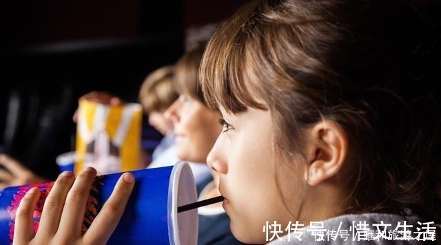 孩子|这4种行为阻碍孩子长高,很多家长都不在意,现在纠正还不晚