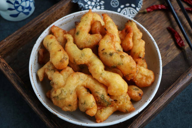 早餐别吃油条了,教你懒人吃法,手不碰面,一挤就出锅,又软又香