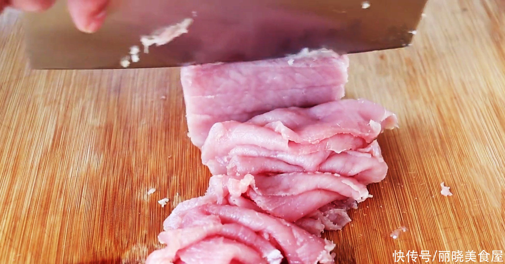 肉片|水煮肉片原来这么简单，学会这个窍门，肉片鲜嫩入味，真好吃