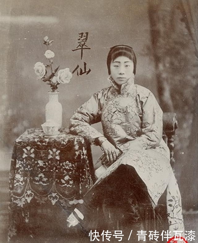 晚清妇女影像:被三寸金莲囚禁的人生