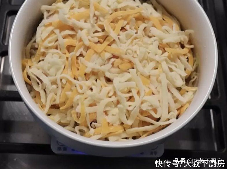 减脂|减脂瘦身餐！大叔教你焗烤鲑鱼花椰米，口感爽脆，吃一点就饱了