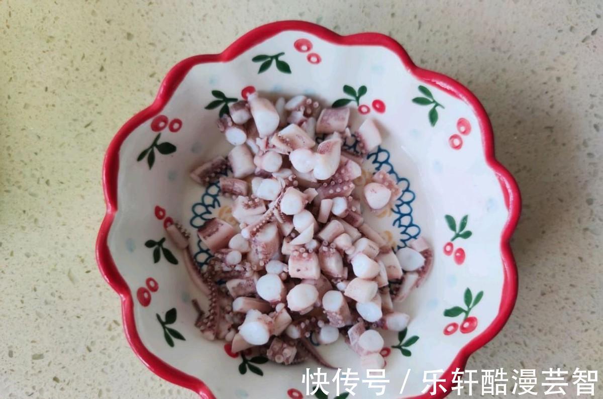 火爆大街的章鱼小丸子，自己在家动手也可以做成，轻松又简单