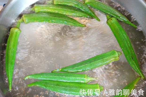 正确做法|炒秋葵,先切还是先焯水教你正确做法,鲜嫩又入味,营养不流失