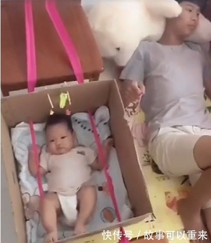 小悠|姐姐让弟弟帮忙带娃,回到家看到的画面,当场笑出猪叫